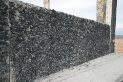 Panel prefabricado hormigon acabado en piedra negra igea