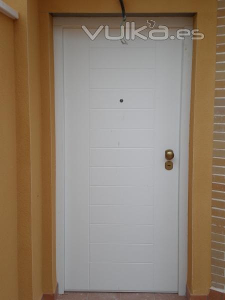 PUERTA ACORAZADA GARDESA PVC BLANCO