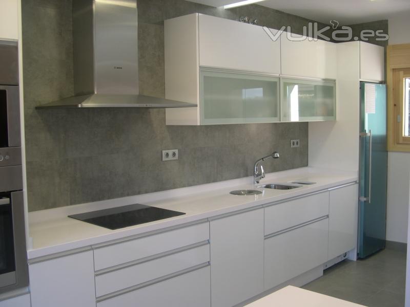 cocina en formica blanco-alto brillo