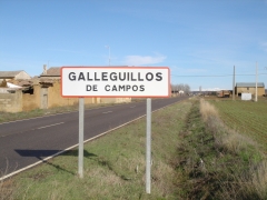 Cartel con montaas nevadas al fondo