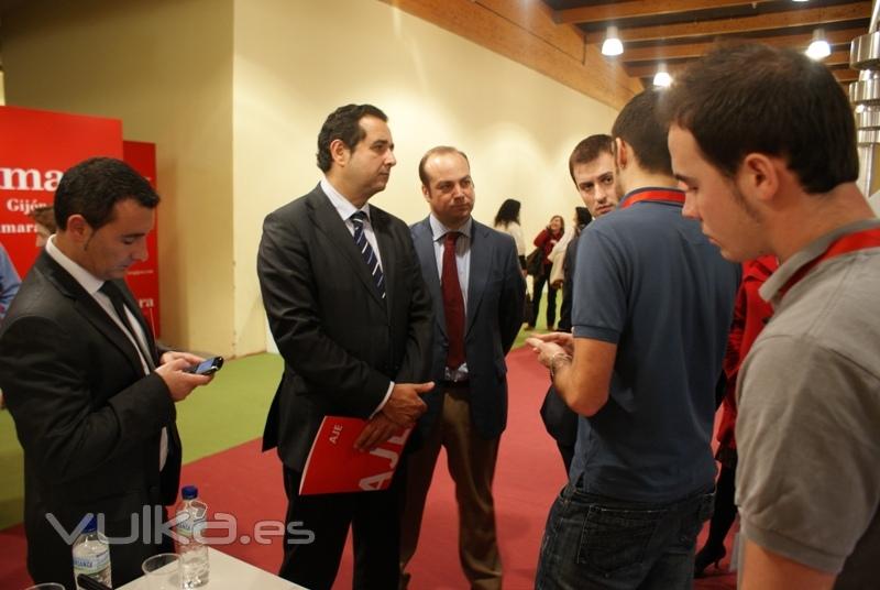 Presentacin de producto ante una representacin de polticos regionales