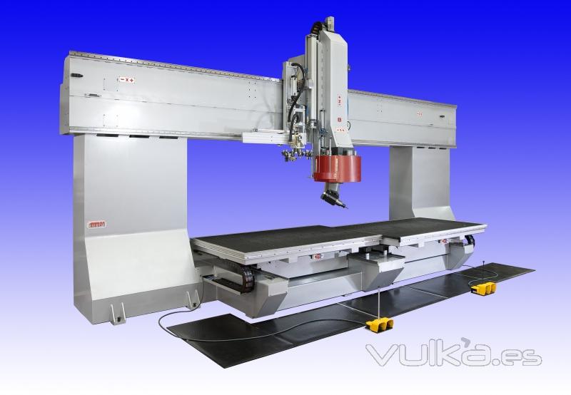 Centro de mecanizado doble mesa y 5 ejes. Mod. MM 