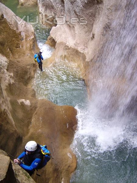 Rapel en el descenso de barrancos