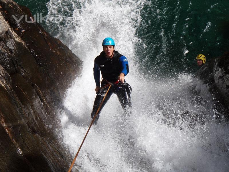 Descenso de barranco con rpel. Adrenalina y emocin!