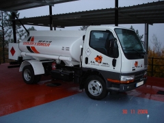 Carrozamiento de camiones cisterna para transporte y suministro de productos derivados del petroleo.