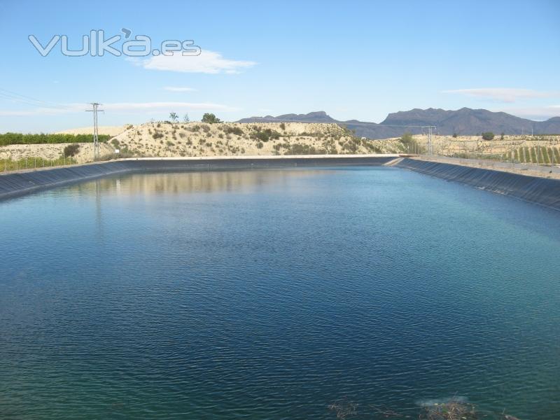 PANTANO O LAGO ARTIFICIAL PARA REGADIOS SURESTE ESPAA.