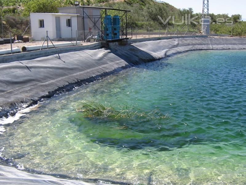 PANTANO CON SU INSTALACION DE BOMBAS Y TRANSFORMADOR.