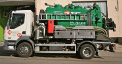 Camión cisterna ADR verde