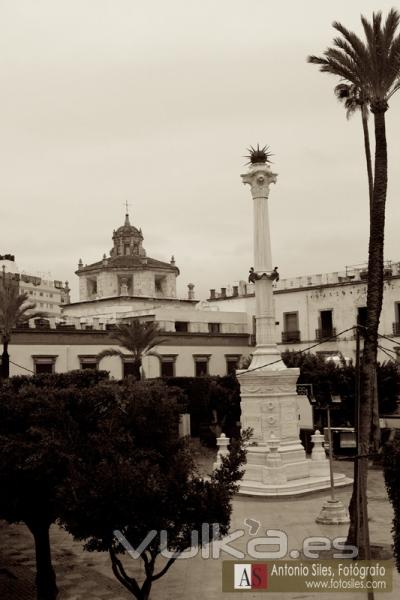 PLAZA-AYUNTAMIENTO-MONUMENTO-LOS-COLORAOS-ALMERIA