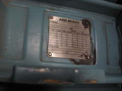 Placa de caracteristicas de motor abb de 75 kw.