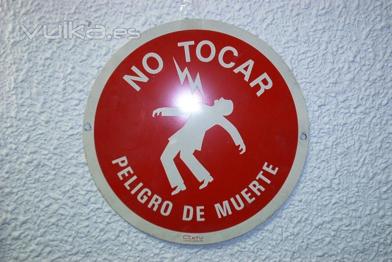 PLACA DE PELIGRO DE MUERTE ANTIGUA (HOMBRE FULMINADO).