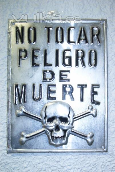 PLACA DE PELIGRO DE MUERTE ANTIGUA. FONDO METALICO