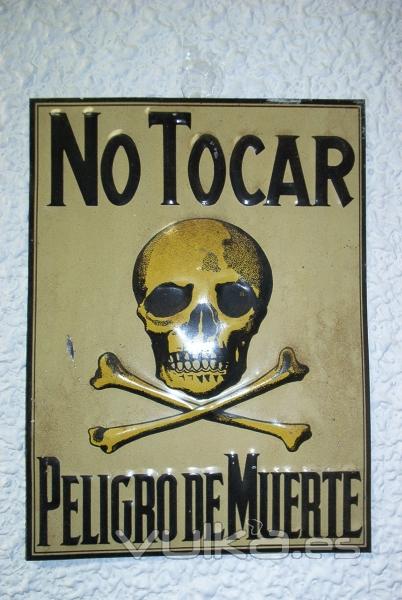 PLACA DE PELIGRO DE MUERTE ANTIGUA. FONDO AMARILLO.