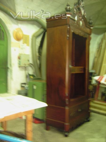 armario ropero restaurado por nuestra empresa