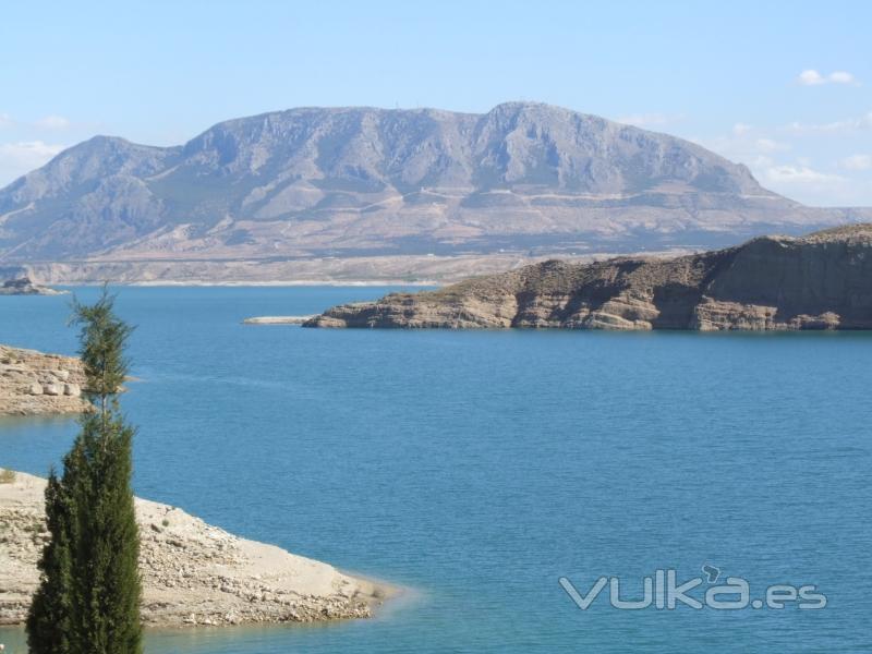 vista del pantano del negratin