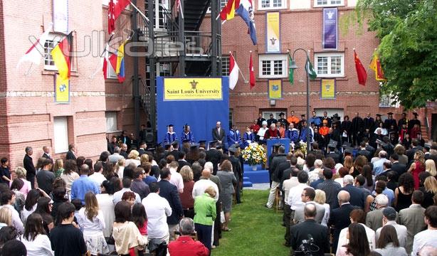 Ceremonia de graduación en Mayo 2010