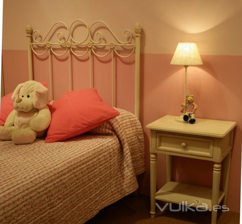 Ambiente Dormitorio Flor Color Decap. Disponible en varias medidas y colores.