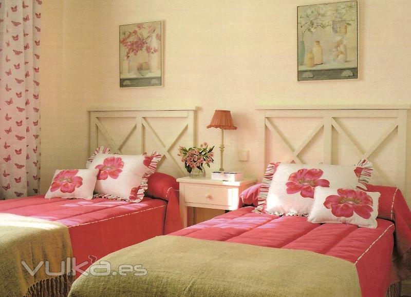 Ambiente Dormitorio Luca Colos Marfil, Disponible en varias medidas y colores.