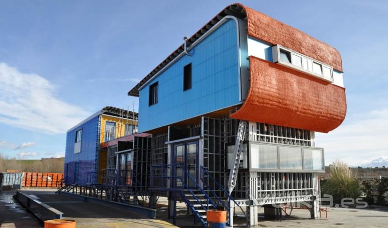 Casa y oficina modular y desmontable de RMD en Torrejn del Rey, Guadalajara. Construida a modo de mecano con ...