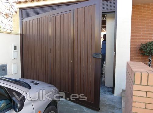 Abatibles y peatonales : Puerta de una hoja abatible formada  por marcos perimetrales de acero  galvanizado de ...