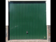 Garaje basculantes : puerta basculante de 1 hoja  compensada mediante muelles  laterales   opcion de chapa