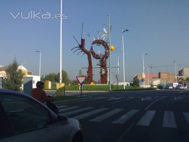 MONUMENTO EN ZARANDONA CERCANO A CASILLAS.