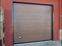 Garaje seccionales : puerta seccional en panel sandwich  acanalada lacada color madera sapelli.    opcion de ...
