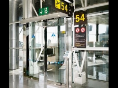Cristaleras automaticas : puerta instalada en aeropuerto  de madrid.