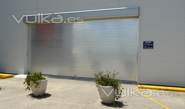 Comercios Cerrados : Puerta enrollable Collbaix mod. Master  de 7 metros de ancho x 4 metros de alto.   Cajón ...