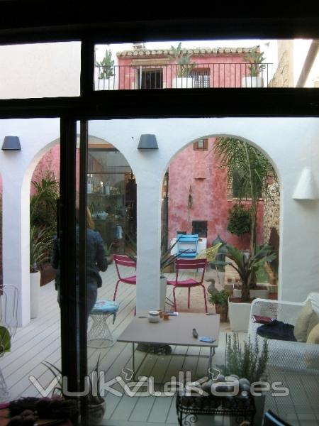 vista desde el estudio, antiguo establo, rescatamos las paredes de piedra