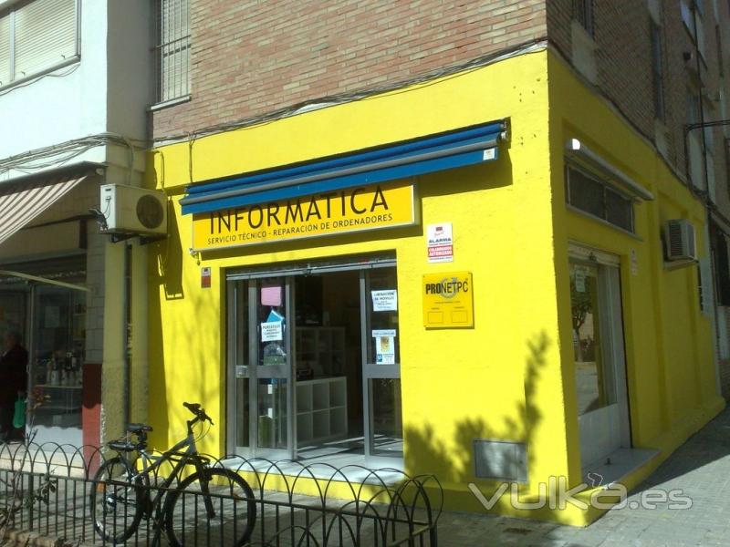 Fachada del local de Pronetpc.com