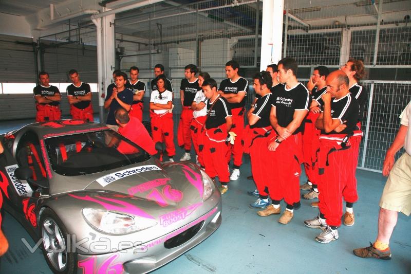 briefing tcnico con monitor e invitados