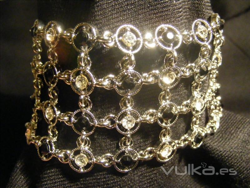 Preciosa pulsera para lucir en ocasioes especiales