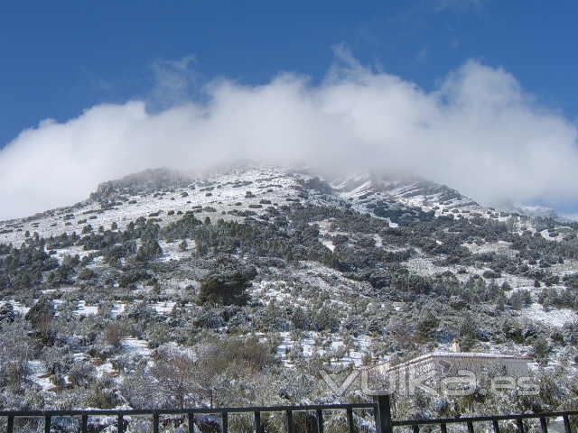 Jabalcuz nevado desde la terraza exterior