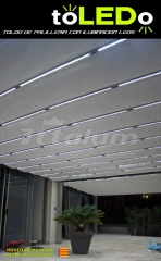 toLEDo es el primer toldo plano del mundo con sistema de iluminacin LEDs. Su diseo y elegancia lo hacen ...