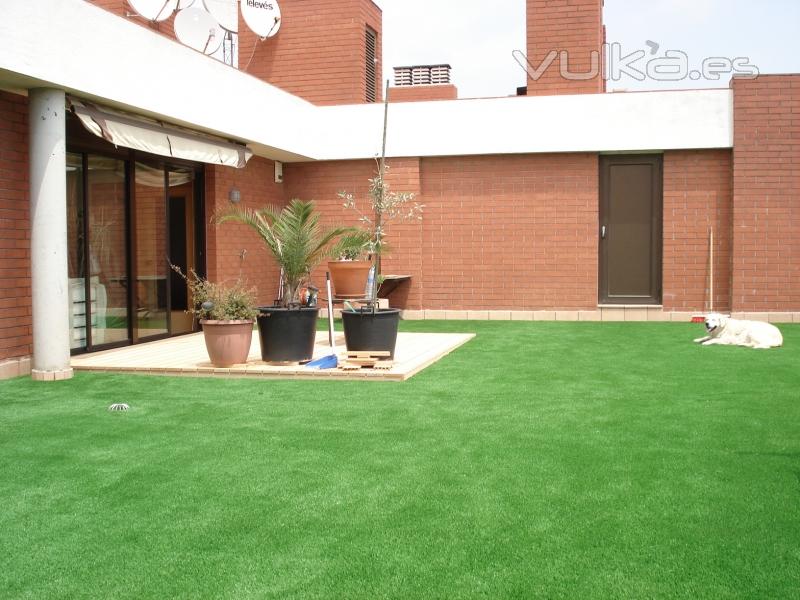 Crear un espacio verde en un atico es muy facil con ROYAL GRASS