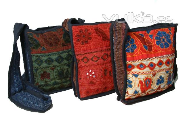 Bolsos ALGODON BORDADOS CON CREMALLERA Y ASA LARGA