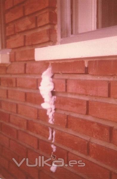 Espuma inyectada. Sellado de hueco en fachada al inyectar