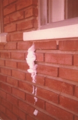 Espuma inyectada sellado de hueco en fachada al inyectar