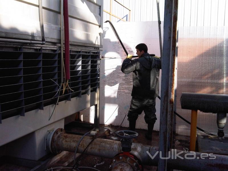 Limpieza y desinfeccin de torres de refrigeracin