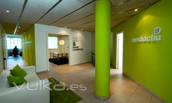 Oficinas del estudio de diseo grafico Mediactiu en Barcelona. Diseo corporativo, diseo packaging