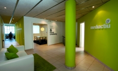 Oficinas del estudio de diseno grafico mediactiu en barcelona diseno corporativo, diseno packaging