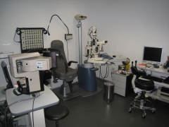 Sala de exploraciones oculares de la clinica