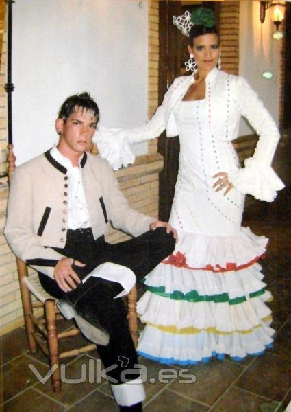 El Patio. Trajes de Flamenca y Trajes de Campero.