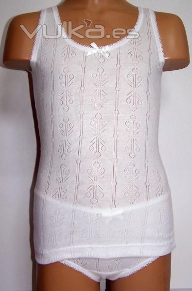 ART. 100 CAMISETA CALADA NIA 100% ALG. COLOR: BLANCO TALLAS: 2 A 16