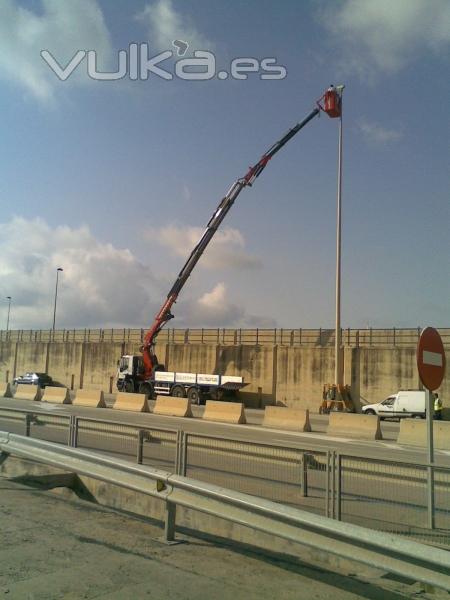 MANTENIMIENTO DE FAROLAS  Y CAMARAS DE VIGILANCIA EN PUERTO DE VALENCIA