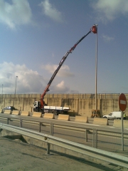 Mantenimiento de farolas  y camaras de vigilancia en puerto de valencia