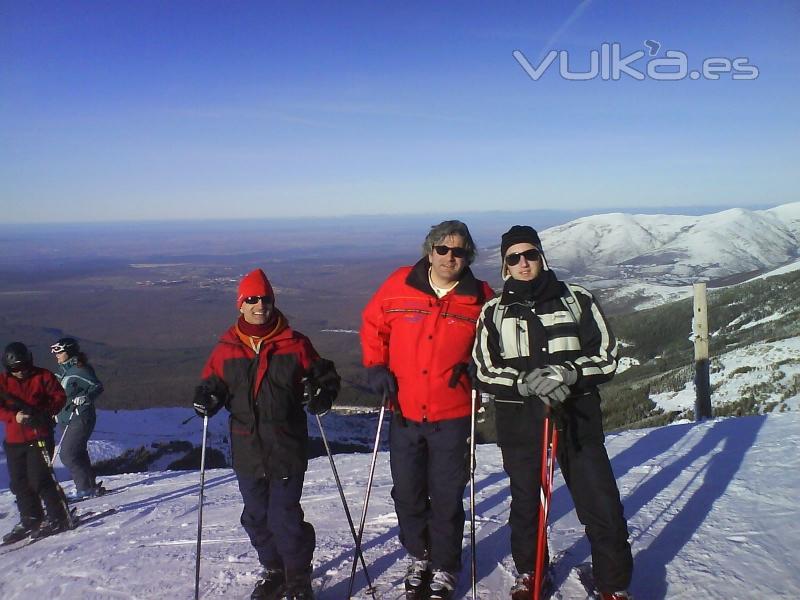 Jornada de esqu. Todos los inviernos el Colegio Mayor Peafiel organiza una pequea escapada a los Pirineos para ...