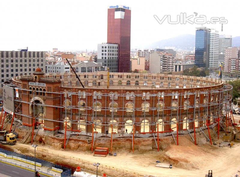 Estabilizacin de la fachada de la antigua plaza de toros Las Arenas en Barcelona, con sistema Superslim de ...