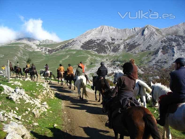 Excursión de día entero a caballo: Sierra de Entzia